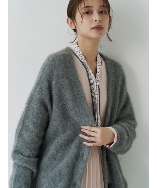 TONAL(トーナル)の「PREMIUM FOX×CASHMERE Vネックカーディガン(カーディガン/ボレロ・レディース・オフホワイト/グレー/ピンク/アイスブルー/ベージュ・M)」の3枚目の写真