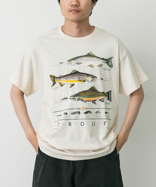 URBAN RESEARCH DOORS(アーバンリサーチドアーズ)の「LIBERTY GRAPHICS Trout & Flies(Tシャツ/カットソー・メンズ・NATURAL・L/XL)」の1枚目の写真
