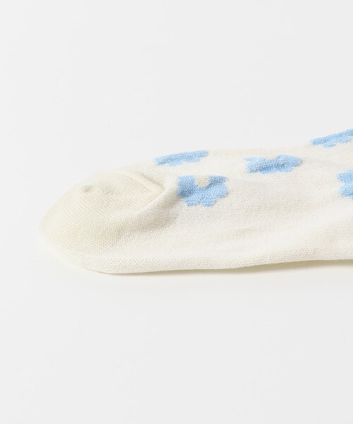 URBAN RESEARCH DOORS(アーバンリサーチドアーズ)の「フロート編みフラワーハイソックス(KIDS)(その他・キッズ・IVO×SAX/WHITE・16-18/19-21)」の5枚目の写真
