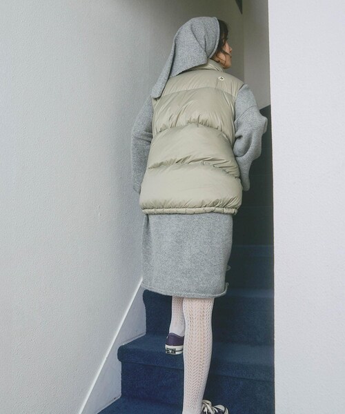 URBAN RESEARCH DOORS（アーバンリサーチドアーズ）の「『別注』Marmot×DOORS　DOWN VEST（その他アウター・レディース・BLACK/SAGE/ORANGE・One）」の15枚目の写真
