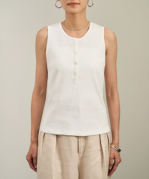 ADAM ET ROPE'（アダムエロペ）の「【WEB限定】プリマベールリブヘンリーネックノースリーブプルオーバー［UVケア・洗える］（タンクトップ・レディース・ブラック/チャコール/オフホワイト・F）」の20枚目の写真