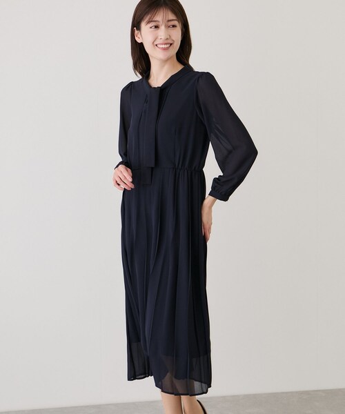 Jayro（ジャイロ）の「ボウタイプリーツワンピース（ワンピース・レディース・ブラック系/ライトグレー/ネイビー・M）」の14枚目の写真