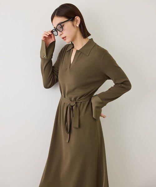 ROPE'（ロペ）の「【J'aDoRe・一部店舗限定サイズ】サテンコンビオープンカラーニットワンピース/イージーケア（ワンピース・レディース・ブラック/カーキ・F）」の4枚目の写真
