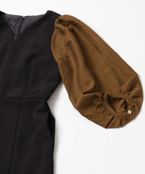URBAN RESEARCH ROSSO（アーバンリサーチロッソ）の「ドッキングスリーブVネックワンピース（ワンピース・レディース・KHK×BRN/BL×BRONZE・FREE）」の15枚目の写真