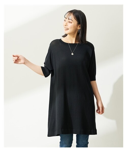 nissen（ニッセン）の「大きいサイズ洗濯機で洗えるさらっと軽いひんやりニットチュニック（ＵＶカット・接触冷感・遮熱・毛玉防止）（チュニック・レディース・黒/チャコールブラウン/シルバーグレー/コバルトブルー/レモンイエロー・L~LL相当/3L~4L相当/5L~6L相当/8L相当/10L相当）」の2枚目の写真