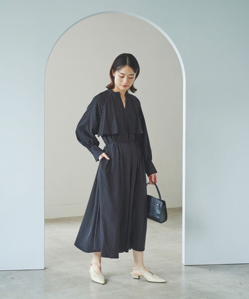 URBAN RESEARCH ROSSO（アーバンリサーチロッソ）の「『WEB限定』ドットプリントケープワンピース（ワンピース・レディース・NAVY/BLACK・FREE）」の9枚目の写真