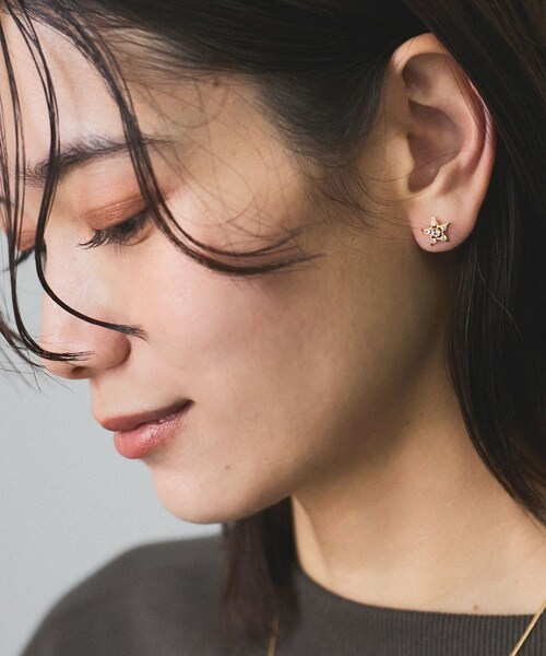 ADAM ET ROPE'（アダムエロペ）の「【GIGI（ジジ）】Hispania Stella earrings K18YG+sapphire（ピアス（両耳用）・レディース・ゴールド・F）」の16枚目の写真