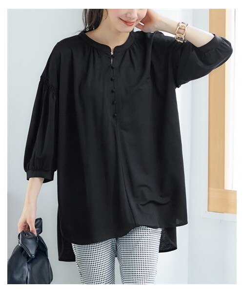 nissen（ニッセン）の「大きいサイズ 美ラクRUタッチくるみボタンデザインチュニック（接触冷感・UVカット）（チュニック・レディース・モスカーキ/ラズベリー/グレージュ/黒/パープル/マホガニーレッド/アイスグレー/グレイッシュミント/チャコールグレー・L/LL/3L/4L/5L/6L/8L/10L）」の17枚目の写真