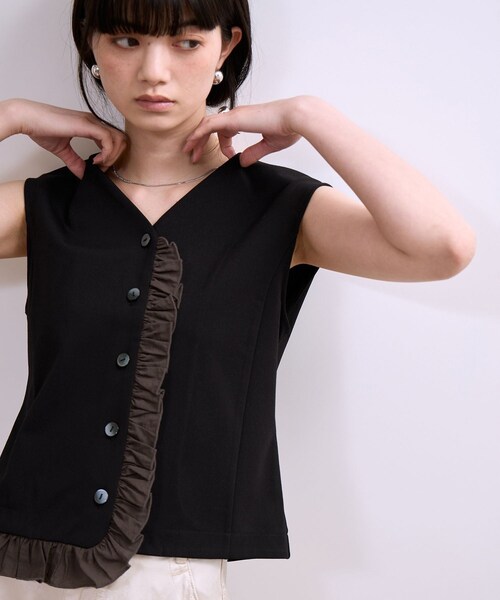 ADAM ET ROPE'(アダムエロペ)の「【WEB限定】・【定番】ラッフルコンビスリーブレストップス(Tシャツ/カットソー・レディース・ブラック/ブラック系/ホワイト・F)」の15枚目の写真