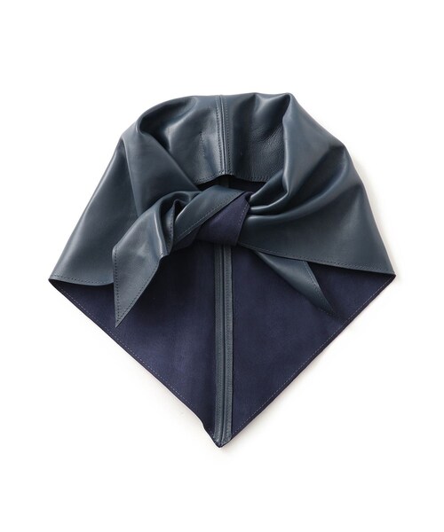 ADAM ET ROPE'(アダムエロペ)の「【J’aDoRe限定】【Pien Studios(ピエン スタジオ)】triangle scarf marine(バンダナ/スカーフ・レディース・ネイビー・F)」の1枚目の写真