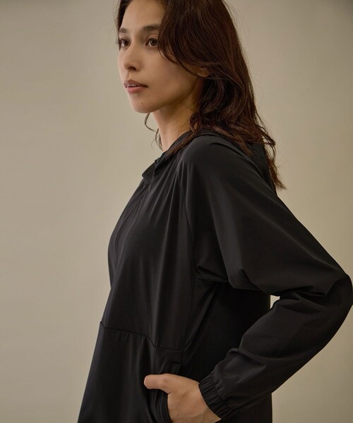 ROPE'（ロペ）の「【NOIR】【撥水】ナイロン2WAY ウィンドジャケット（パーカー・レディース・ブラック/ベージュ系・L/M/S）」の12枚目の写真