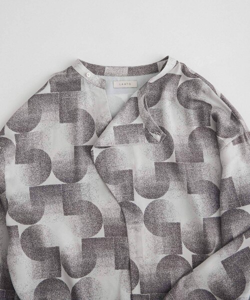 LAATO（ラート）の「band collar blouse（シャツ/ブラウス・レディース・5パターン・FREE）」の3枚目の写真