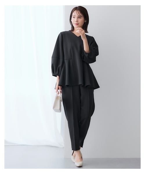 nissen（ニッセン）の「【レディーススーツ】ダンボールニット素材ブラウスセットアップスーツ（９分袖ブラウス＋テーパードパンツ）（フォーマルスーツ/小物・レディース・黒/ライトベージュ・S/M/L/LL/3L/4L/5L）」の8枚目の写真