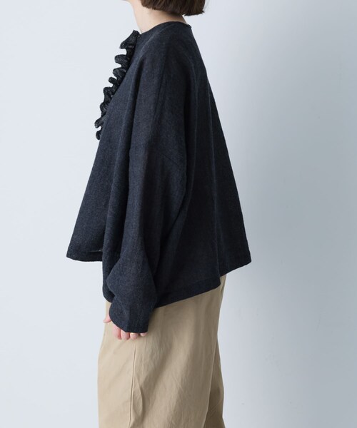 かぐれ（カグレ）の「ウールワイドフリルプルオーバー（シャツ/ブラウス・レディース・CHECK/CHARCOAL・Free）」の4枚目の写真