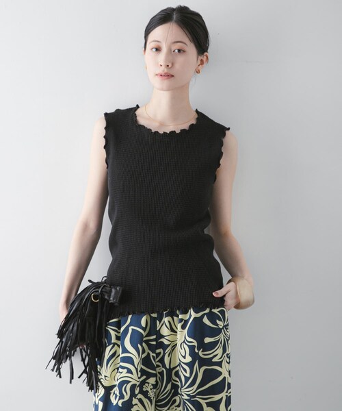URBAN RESEARCH（アーバンリサーチ）の「V::ROOM　WAFFLE RIB COMBO TANKTOP（タンクトップ・レディース・BLACK/NATURAL・2/4）」の5枚目の写真