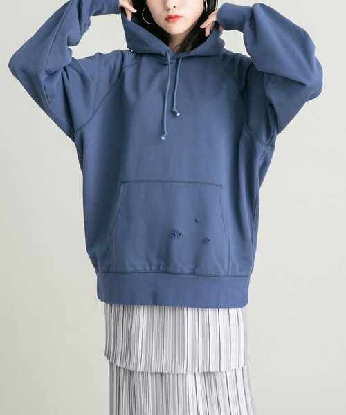 KBF（ケイビーエフ）の「ダメージBIGフーディー（パーカー・レディース・NAVY/TOP GRAY・one）」の2枚目の写真