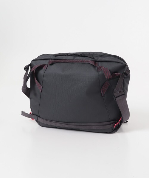 EKAL(エカル)の「KLATTERMUSEN Gaut Messenger Bag(メッセンジャーバッグ・メンズ・S Creme/Raven・one)」の7枚目の写真