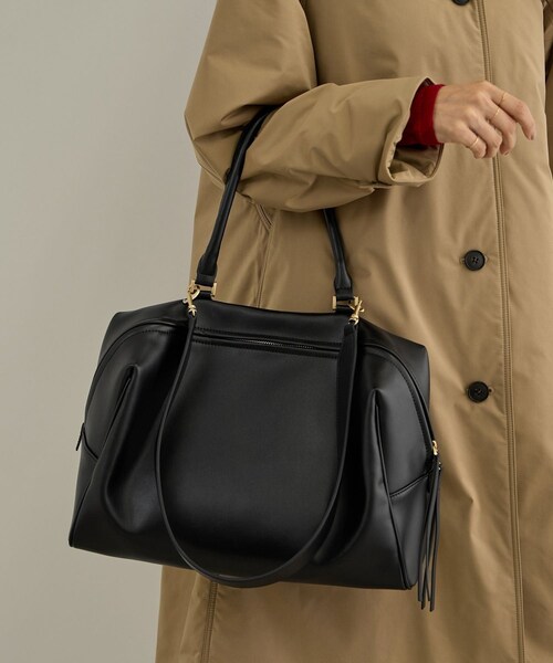 ADAM ET ROPE'(アダムエロペ)の「【WEB限定】スプリットレザーワンハンドルボストンバッグ / A4対応(ボストンバッグ・レディース・ブラック/ダークブラウン・F)」の7枚目の写真