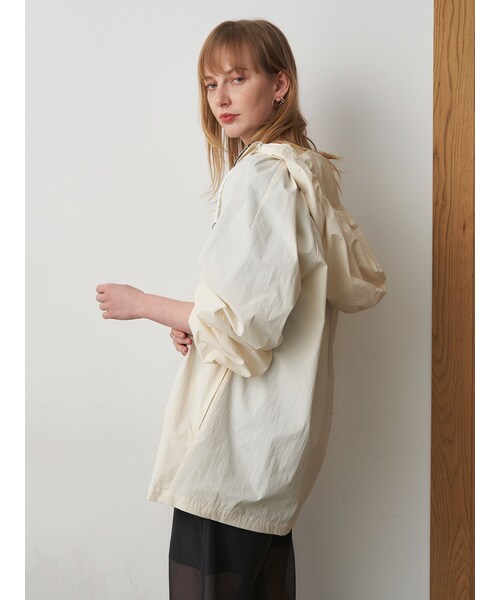 ELENDEEK（エレンディーク）の「DROST HOOD ZIP BZ（ナイロンジャケット・レディース・アイボリー/ネイビー・F）」の5枚目の写真