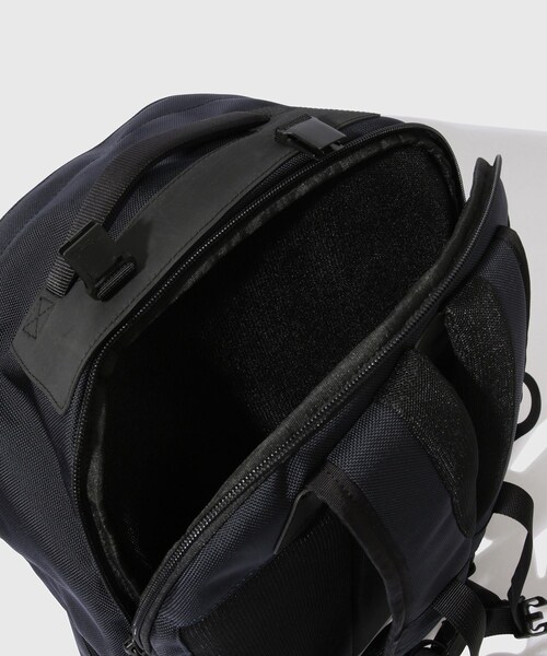 ADAM ET ROPE'（アダムエロペ）の「【MONOLITH/モノリス】BACKPACK PRO SOLID M（バックパック/リュック・メンズ・ブラック/ネイビー・F）」の12枚目の写真