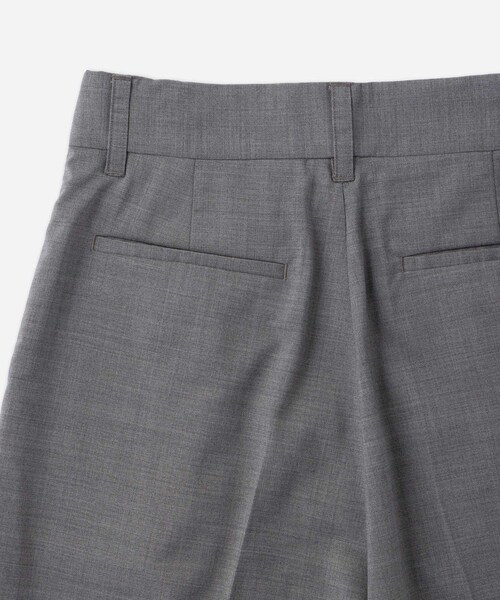 Saturdays NYC(サタデーズ ニューヨークシティ )の「Kim Pleated Shorts | WOMEN(その他パンツ・レディース・グレー/ネイビー・L/M/S)」の11枚目の写真