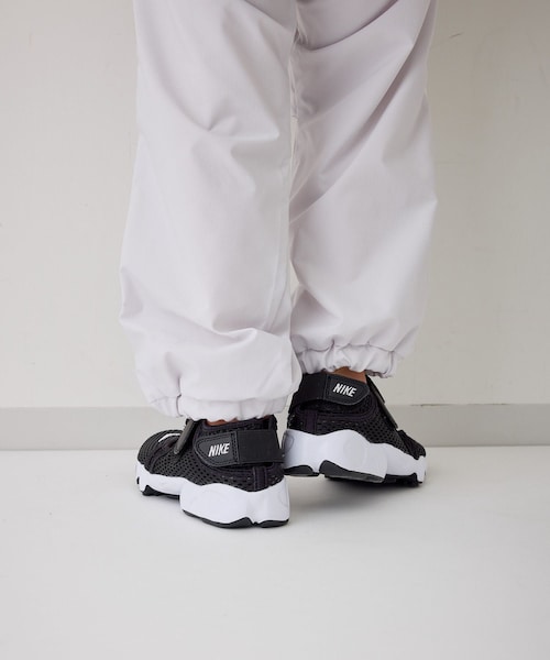 ROPE' PICNIC(ロペピクニック)の「【一部店舗限定】【KIDS/キッズ】【NIKE/ナイキ】RIFT GS/PS(サンダル・キッズ・ブラック系・19/20/21/22)」の20枚目の写真