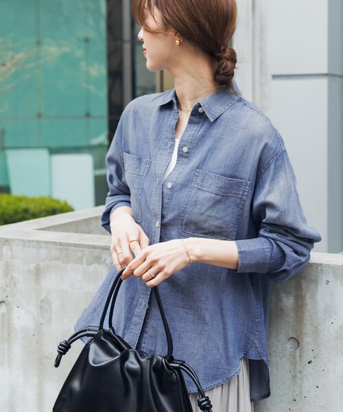 URBAN RESEARCH DOORS(アーバンリサーチドアーズ)の「シアーデニムシャツ(シャツ/ブラウス・レディース・INDIGO/BLACK・Free)」の19枚目の写真