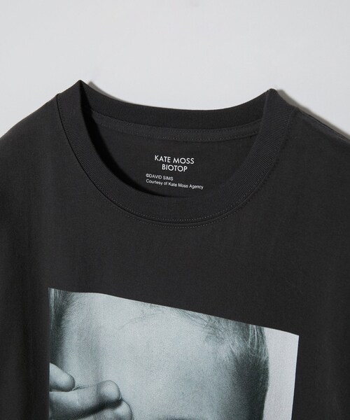ADAM ET ROPE'（アダムエロペ）の「9/1(金)12:00〜 予約受付開始【KateMoss by David Sims】 Looks Can Kill T（Tシャツ/カットソー・レディース・ブラック/ホワイト・XL/L/M）」の20枚目の写真