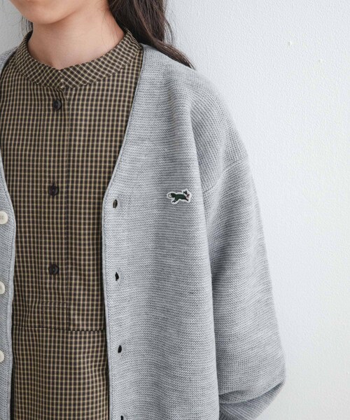 URBAN RESEARCH DOORS(アーバンリサーチドアーズ)の「『WEB/一部店舗限定』『別注』PENNEYS×DOORS THE FOX Vネックカーディガン(KIDS)(カーディガン/ボレロ・キッズ・RED/BLUE/TOP GRAY・150)」の6枚目の写真