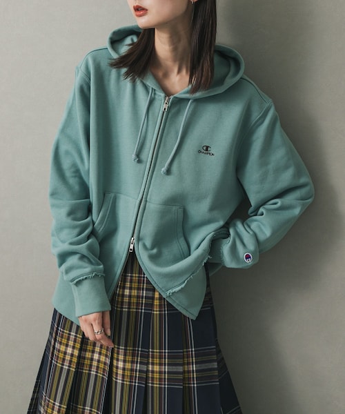 SENSE OF PLACE by URBAN RESEARCH(センスオブプレイスバイアーバンリサーチ)の「『別注』Champion×SENSE OF PLACE ジップパーカー(パーカー・レディース・OATMEAL/BROWN/GREEN・one)」の3枚目の写真