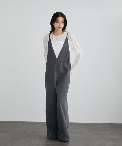ADAM ET ROPE'(アダムエロペ)の「オーバーダイデニムサロペット(サロペット/オーバーオール・レディース・チャコール/キナリ・M/S)」の8枚目の写真