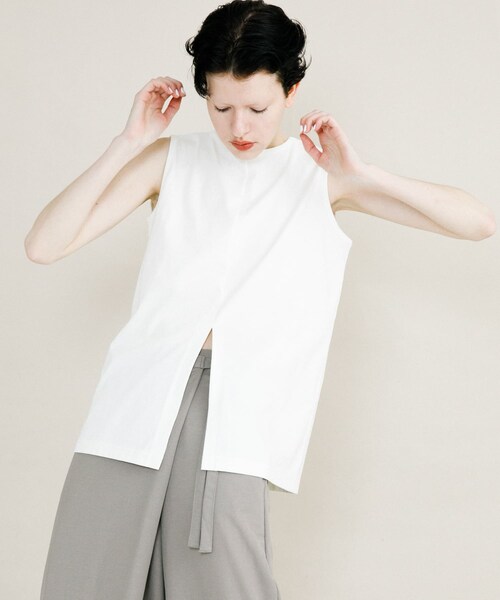 LAATO（ラート）の「slit no sleeve tee（タンクトップ・レディース・パール/クレイ・FREE）」の6枚目の写真
