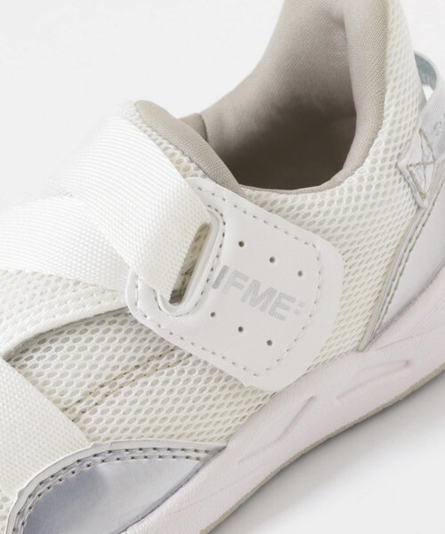 URBAN RESEARCH DOORS(アーバンリサーチドアーズ)の「IFME K キネティックベルトシューズ(KIDS)(シューズ小物/雑貨・キッズ・WHITE/BLACK・17/18/19)」の6枚目の写真