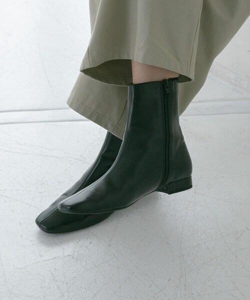 URBAN RESEARCH(アーバンリサーチ)の「『MADE IN JAPAN』スクエアトゥローヒールショートブーツ(ブーツ・レディース・IVORY/BLACK・23.5/24/24.5/25)」の16枚目の写真