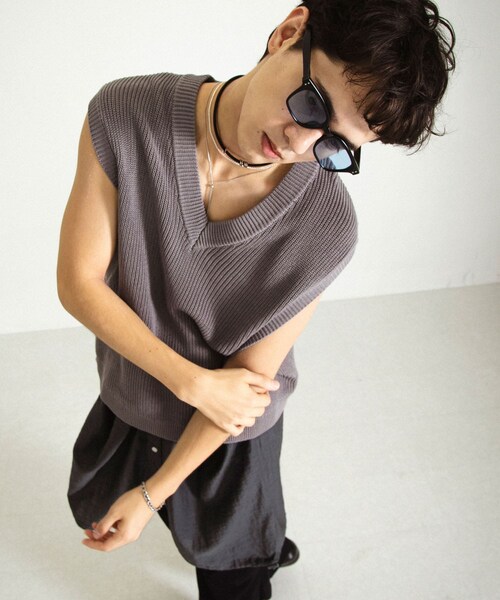 SENSE OF PLACE by URBAN RESEARCH(センスオブプレイスバイアーバンリサーチ)の「アゼアミクロップドニットベスト(ベスト・メンズ・BLACK/GRAY・M/L)」の2枚目の写真