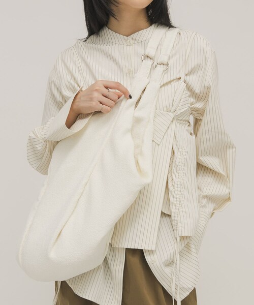 KBF（ケイビーエフ）の「パイル2WAYイージーBAG（トートバッグ・レディース・IVORY/NAVY・One）」の6枚目の写真