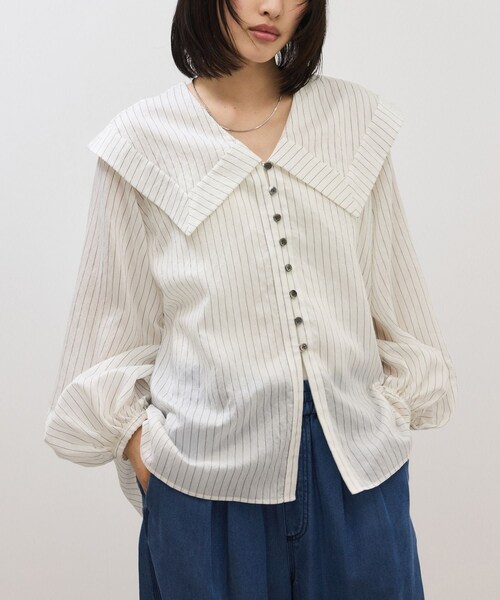 ADAM ET ROPE'(アダムエロペ)の「ワイドカラーブラウス(シャツ/ブラウス・レディース・ホワイト系/ベージュ系・F)」の1枚目の写真