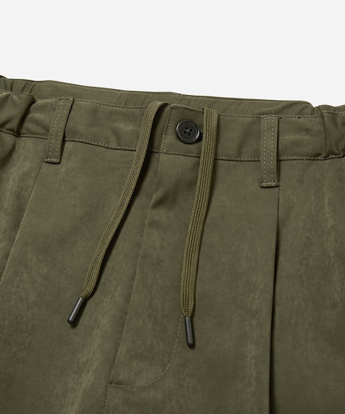 Saturdays NYC（サタデーズ ニューヨークシティ ）の「One Tuck Short Pant（その他パンツ・メンズ・ブラック/ベージュ/カーキ・M/L/S）」の15枚目の写真