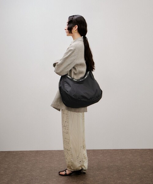 ADAM ET ROPE'(アダムエロペ)の「【LeSportsac for ADAM ET ROPE'】Exclusive Large Sportsac LT(ショルダーバッグ・レディース・ブラック・F)」の6枚目の写真