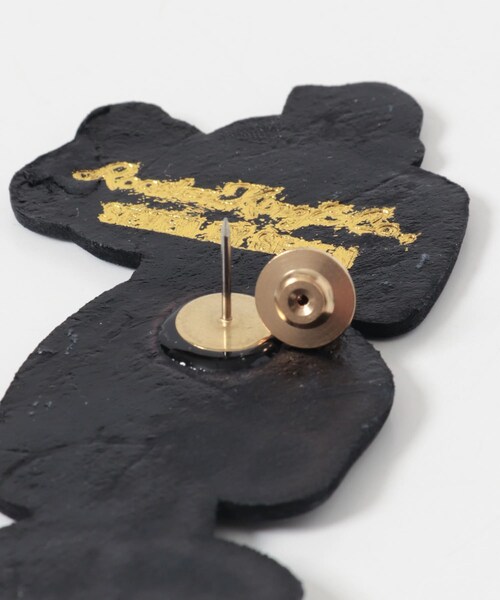 URBAN RESEARCH（アーバンリサーチ）の「SEVEN BY SEVEN　LEATHER CARVING PINS G（ブローチ/コサージュ・メンズ・010 BLACK/040 BEIGE・Free）」の6枚目の写真