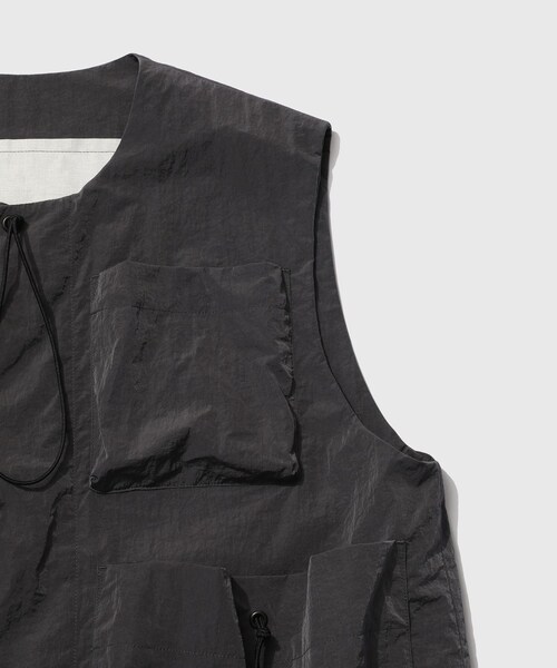 ADAM ET ROPE'（アダムエロペ）の「【Toogood/トゥーグッド】THE ROPER GILET（ベスト・メンズ・スミクロ・L/M/S）」の8枚目の写真