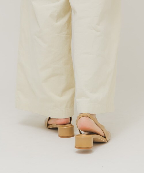 KBF（ケイビーエフ）の「スクエアトゥアシンメトリーパンプス（パンプス・レディース・CAMEL/BLACK・36/37/38）」の19枚目の写真