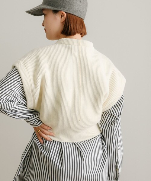 URBAN RESEARCH（アーバンリサーチ）の「『別注』ROUTINE×URBAN RESEARCH　WOOL KNIT VEST（ベスト・レディース・WHITE/BLACK/GREEN/WINE・-）」の6枚目の写真