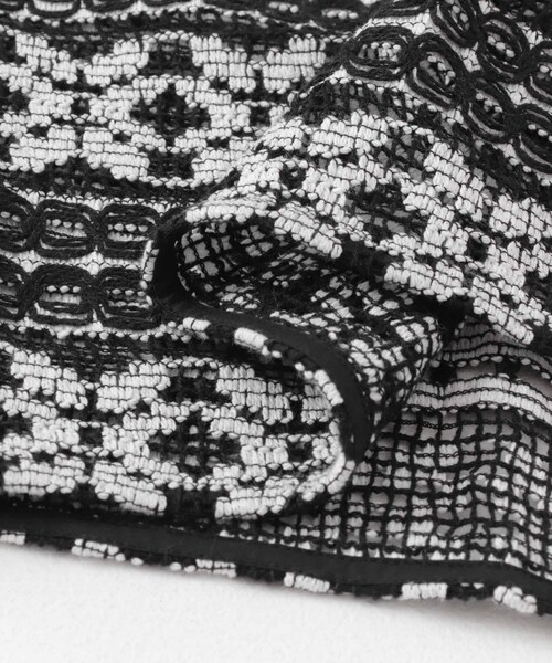 URBAN RESEARCH ROSSO（アーバンリサーチロッソ）の「sara mallika　COTTON BORDER GATHER LACE TOP（シャツ/ブラウス・レディース・WHITE/BLACK・FREE）」の22枚目の写真