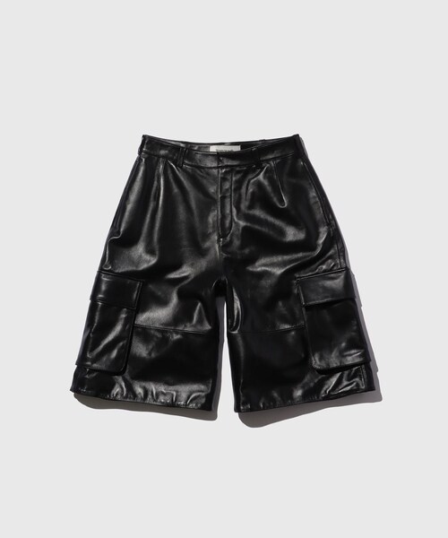 ADAM ET ROPE'（アダムエロペ）の「【TONYWACK/トニーウェック】LAMB LEATHER CARGO SHORTS（カーゴパンツ・メンズ・ブラック・M）」の2枚目の写真