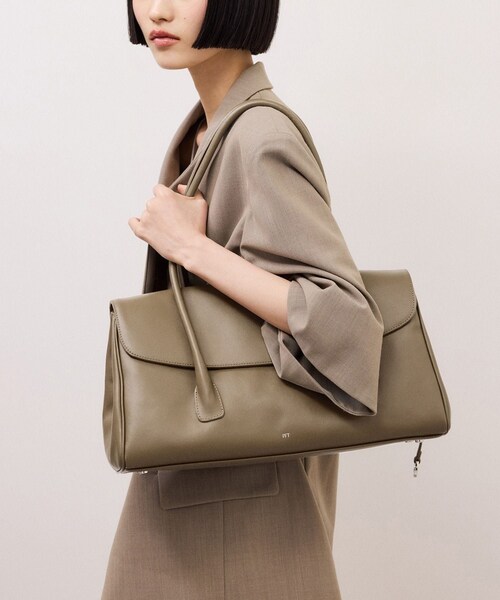 ADAM ET ROPE'（アダムエロペ）の「【PFT】Flap P Tote Bag（トートバッグ・レディース・ブラック/カーキ系・F）」の16枚目の写真