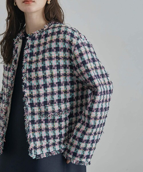 ROPE'(ロペ)の「【一部店舗限定】【LINTON】 ファンシーツイードノーカラージャケット(ノーカラージャケット・レディース・ベージュ系/ネイビー系・36/38)」の14枚目の写真