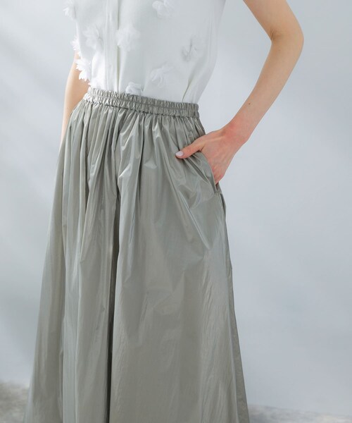 URBAN RESEARCH ROSSO（アーバンリサーチロッソ）の「グロッシーギャザースカート（スカート・レディース・BEIGE/GREIGE・FREE）」の12枚目の写真