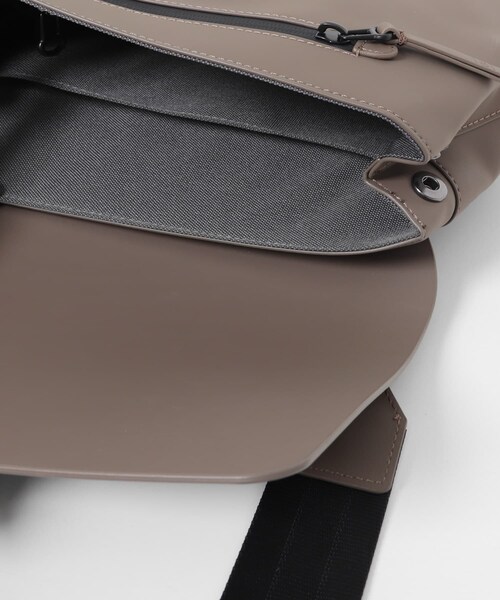 SENSE OF PLACE by URBAN RESEARCH（センスオブプレイスバイアーバンリサーチ）の「GASTON LUGA　Splash Crossbody Medium（ショルダーバッグ・メンズ・BLACK/TAUPE/BROWN・One）」の15枚目の写真