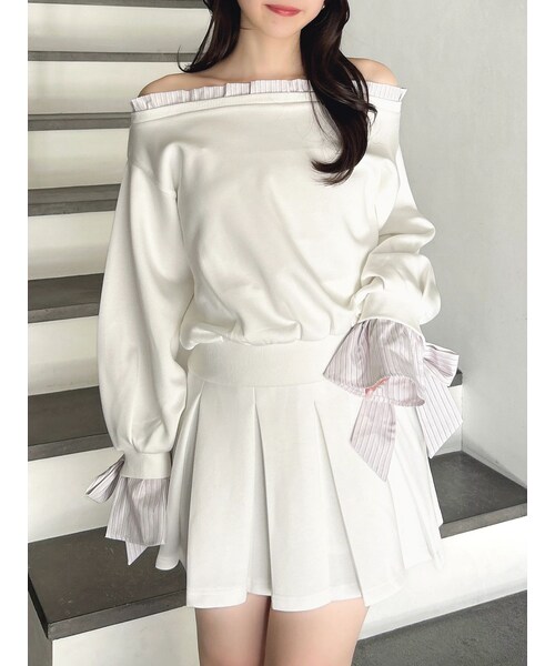 dazzlin（ダズリン）の「フリルドッキングカットプルオーバー（スウェット・レディース・オフホワイト/グレー/ネイビー・F）」の4枚目の写真